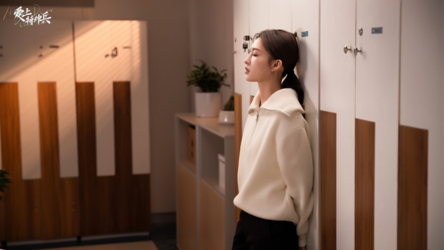 川妹子回家机票丢了 民警连夜找的哥帮送回